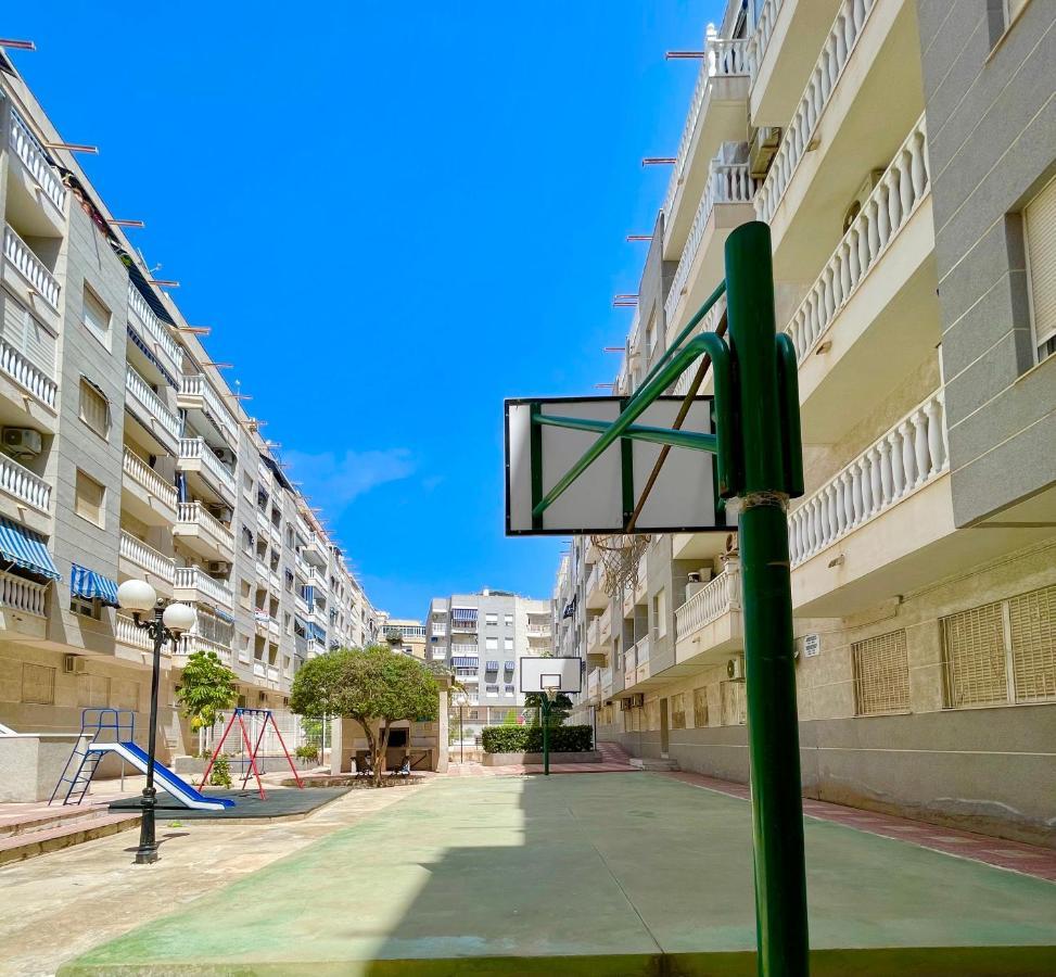 Torrevieja Comfortable Apartment Екстер'єр фото