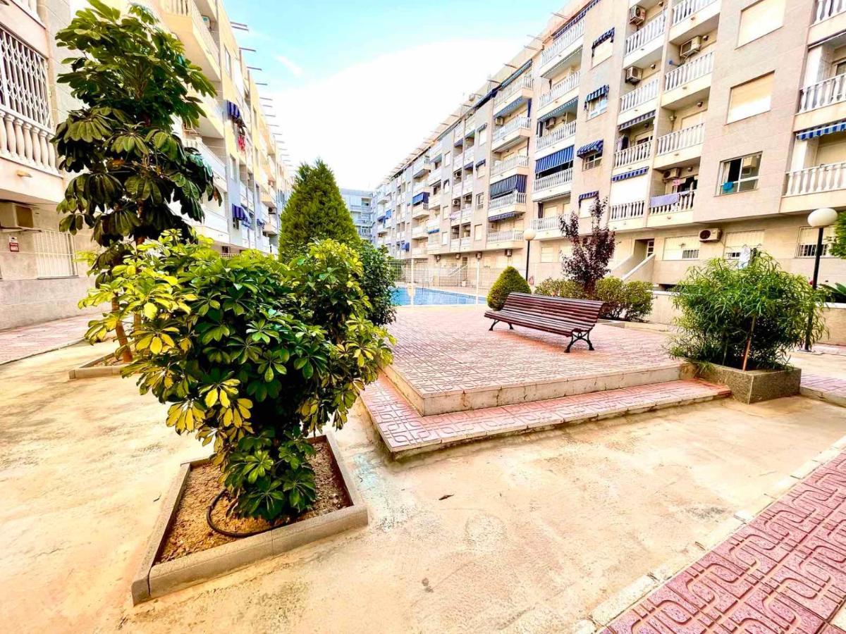 Torrevieja Comfortable Apartment Екстер'єр фото